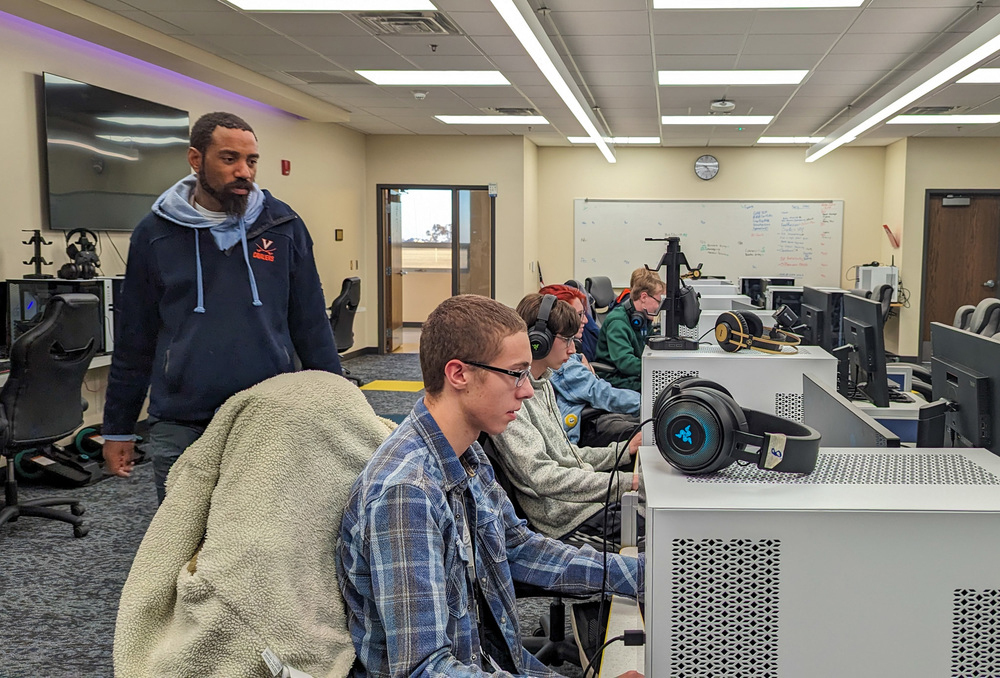 Aberdeen Central esports coach Andre Cobbs looks on as Ethan Goetz practices in the school's esports area.
