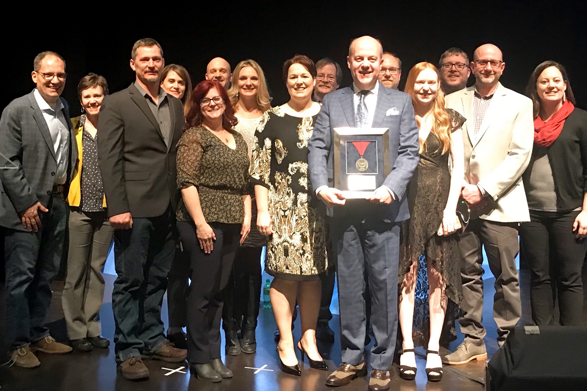 Group photo with Vernon and his award