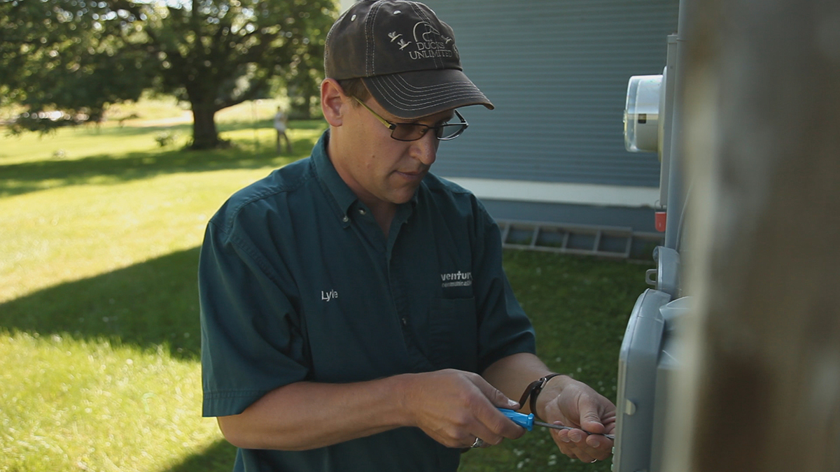 Venture Communications technician installs Internet